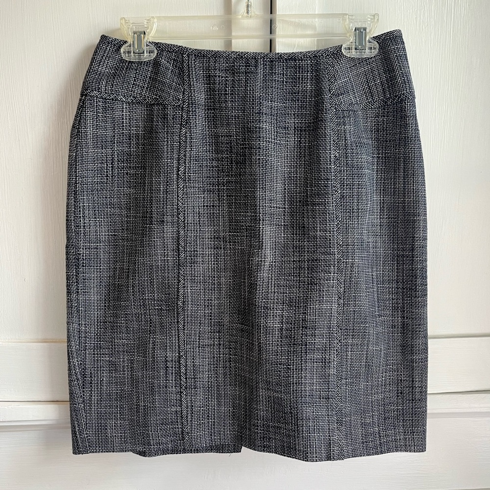 Banana Republic blue and white tweed business casual skirt, size 4, VGUC